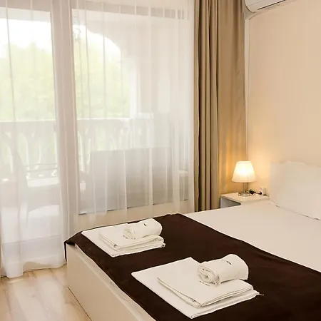 Coastal 1bd Flat With Pool & Parking Varna