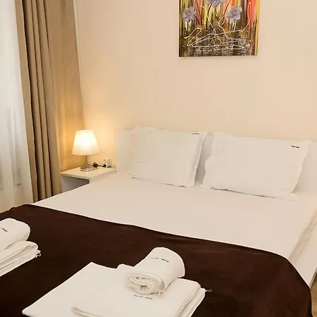 Coastal 1bd Flat With Pool & Parking Apartment Varna