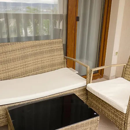 Coastal 1bd Flat With Pool & Parking Varna